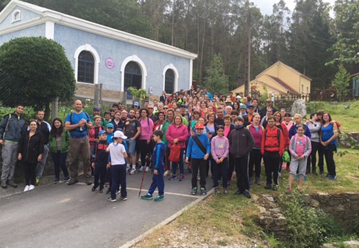 Unhas 130 persoas participaron nunha ruta de sendeirismo entre as minas de San Finx (Lousame) e San Ramón de Bealo (Boiro)